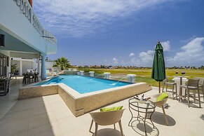 Villa Salina - 5BR w Pool Jacuzzi Sauna