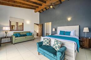 Villa Salina - 5BR w Pool Jacuzzi Sauna