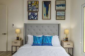 NEW 2BR Condo in of Palm Beach Walk 2 Beach