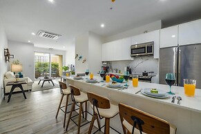 NEW 2BR Condo in of Palm Beach Walk 2 Beach