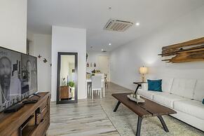 NEW 2BR Condo in of Palm Beach Walk 2 Beach