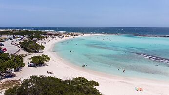 NEW 5BR Villa w Pool Patio Great Location