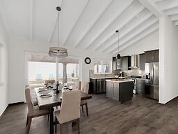 NEW 5BR Villa w Pool Patio Great Location