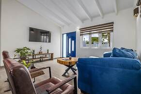 NEW 5BR Villa w Pool Patio Great Location