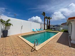 NEW 5BR Villa w Pool Patio Great Location