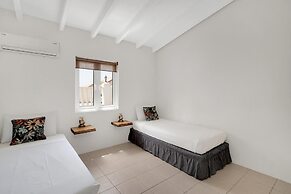 NEW 5BR Villa w Pool Patio Great Location