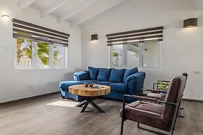 NEW 5BR Villa w Pool Patio Great Location