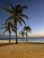 NEW 5BR Villa w Pool Patio Great Location