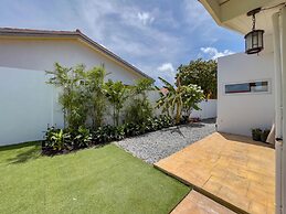 NEW 5BR Villa w Pool Patio Great Location