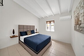 NEW 5BR Villa w Pool Patio Great Location