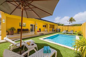 Cheerful Caribbean Villa w Private Pool 3BR
