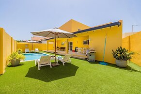Cheerful Caribbean Villa w Private Pool 3BR