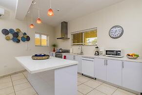 Cheerful Caribbean Villa w Private Pool 3BR