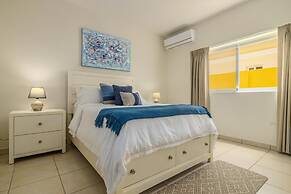 Cheerful Caribbean Villa w Private Pool 3BR