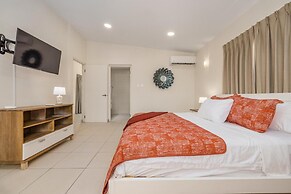 Cheerful Caribbean Villa w Private Pool 3BR