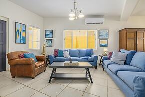 Cheerful Caribbean Villa w Private Pool 3BR