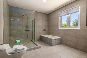 Lux High-end Haven Private Pool Unique Decor