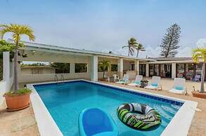 Villa Allegra Family Vacation Home w Pool BBQ