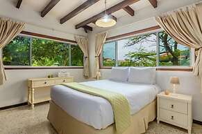 Villa Allegra Family Vacation Home w Pool BBQ