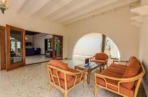 Villa Allegra Family Vacation Home w Pool BBQ