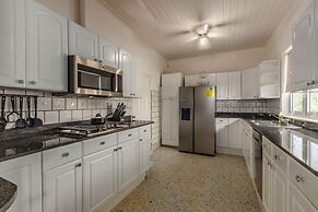 3BR Home w Pool in Downtown 5min Walk 2 Beach