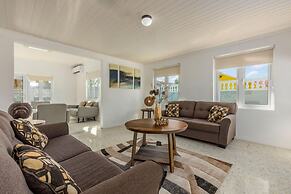 3BR Home w Pool in Downtown 5min Walk 2 Beach