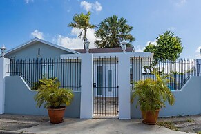 3BR Home w Pool in Downtown 5min Walk 2 Beach