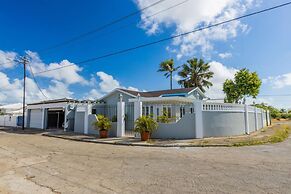 3BR Home w Pool in Downtown 5min Walk 2 Beach