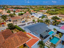 NEW 5BR Villa w Privatepool 3min to Eagle Beach