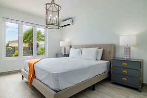 NEW 5BR Villa w Privatepool 3min to Eagle Beach