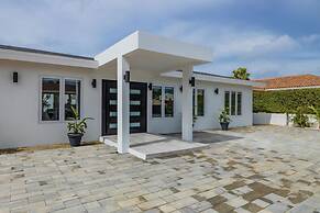 NEW 5BR Villa w Privatepool 3min to Eagle Beach