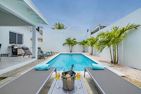 NEW 5BR Villa w Privatepool 3min to Eagle Beach