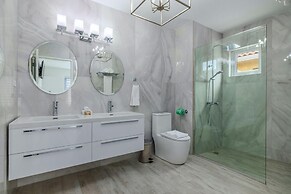 NEW 5BR Villa w Privatepool 3min to Eagle Beach