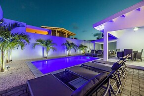NEW 5BR Villa w Privatepool 3min to Eagle Beach