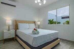 NEW 5BR Villa w Privatepool 3min to Eagle Beach