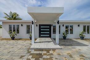 NEW 5BR Villa w Privatepool 3min to Eagle Beach