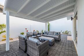 NEW 5BR Villa w Privatepool 3min to Eagle Beach