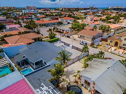 NEW 5BR Villa w Privatepool 3min to Eagle Beach