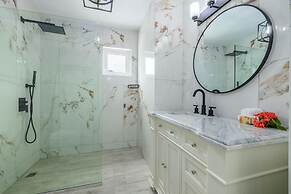 NEW 5BR Villa w Privatepool 3min to Eagle Beach