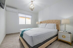 NEW 5BR Villa w Privatepool 3min to Eagle Beach