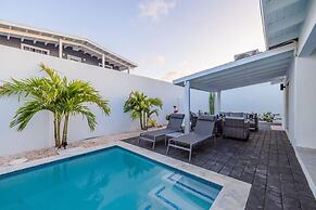 NEW 5BR Villa w Privatepool 3min to Eagle Beach
