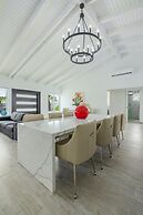 NEW 5BR Villa w Privatepool 3min to Eagle Beach