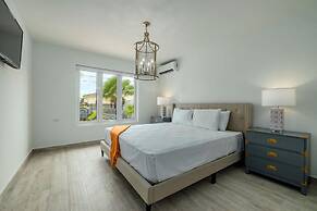 NEW 5BR Villa w Privatepool 3min to Eagle Beach