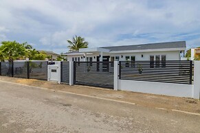 NEW 5BR Villa w Privatepool 3min to Eagle Beach