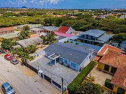 NEW 5BR Villa w Privatepool 3min to Eagle Beach