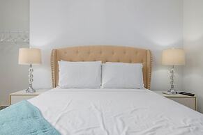 NEW 5BR Villa w Privatepool 3min to Eagle Beach