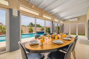 Villa Blue Topaz - Oasis With Pool Hot tub Sauna