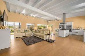 Villa Blue Topaz - Oasis With Pool Hot tub Sauna