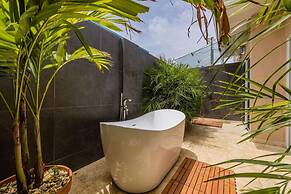 Villa Blue Topaz - Oasis With Pool Hot tub Sauna