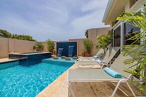 Villa Blue Topaz - Oasis With Pool Hot tub Sauna